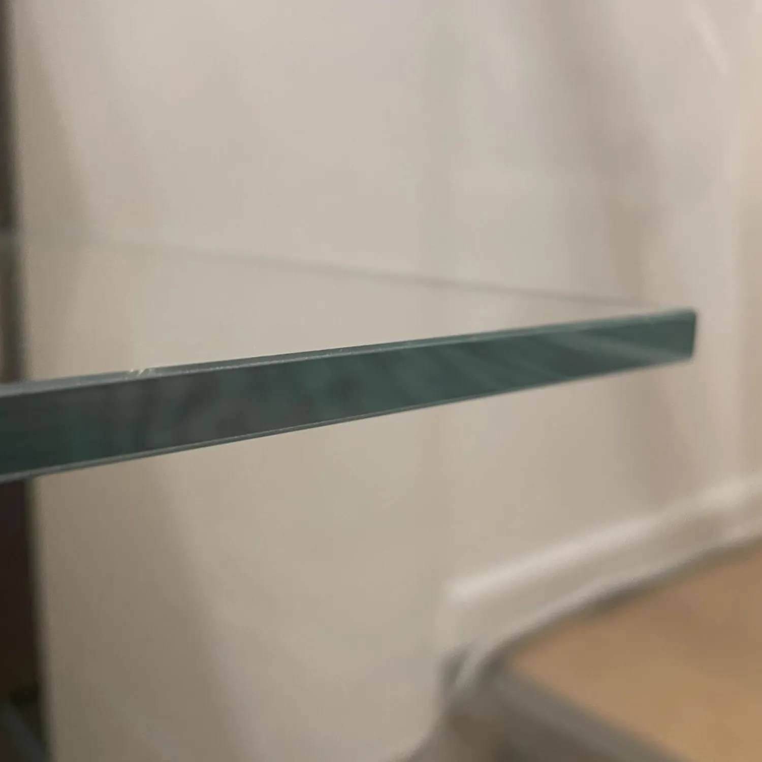 Interlübke Vitrinen & Highboards|Vitrine Just Cube Light mit Beleuchtung Korpus Lack Rückwand Eucalyptus 5 Glasböden und Abdeckplatte