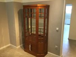 Form Exclusiv Vitrinen & Highboards|Vitrine Levin Kirschbaum Hell Lackiert Beschläge Messing Poliert