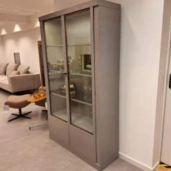 Form Exclusiv Vitrinen & Highboards|Vitrine Madison 2-türig Korpus Eiche Grau Gebeizt Türen Glas Mit Beleuchtung
