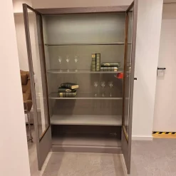 Form Exclusiv Vitrinen & Highboards|Vitrine Madison 2-türig Korpus Eiche Grau Gebeizt Türen Glas Mit Beleuchtung