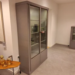 Form Exclusiv Vitrinen & Highboards|Vitrine Madison 2-türig Korpus Eiche Grau Gebeizt Türen Glas Mit Beleuchtung