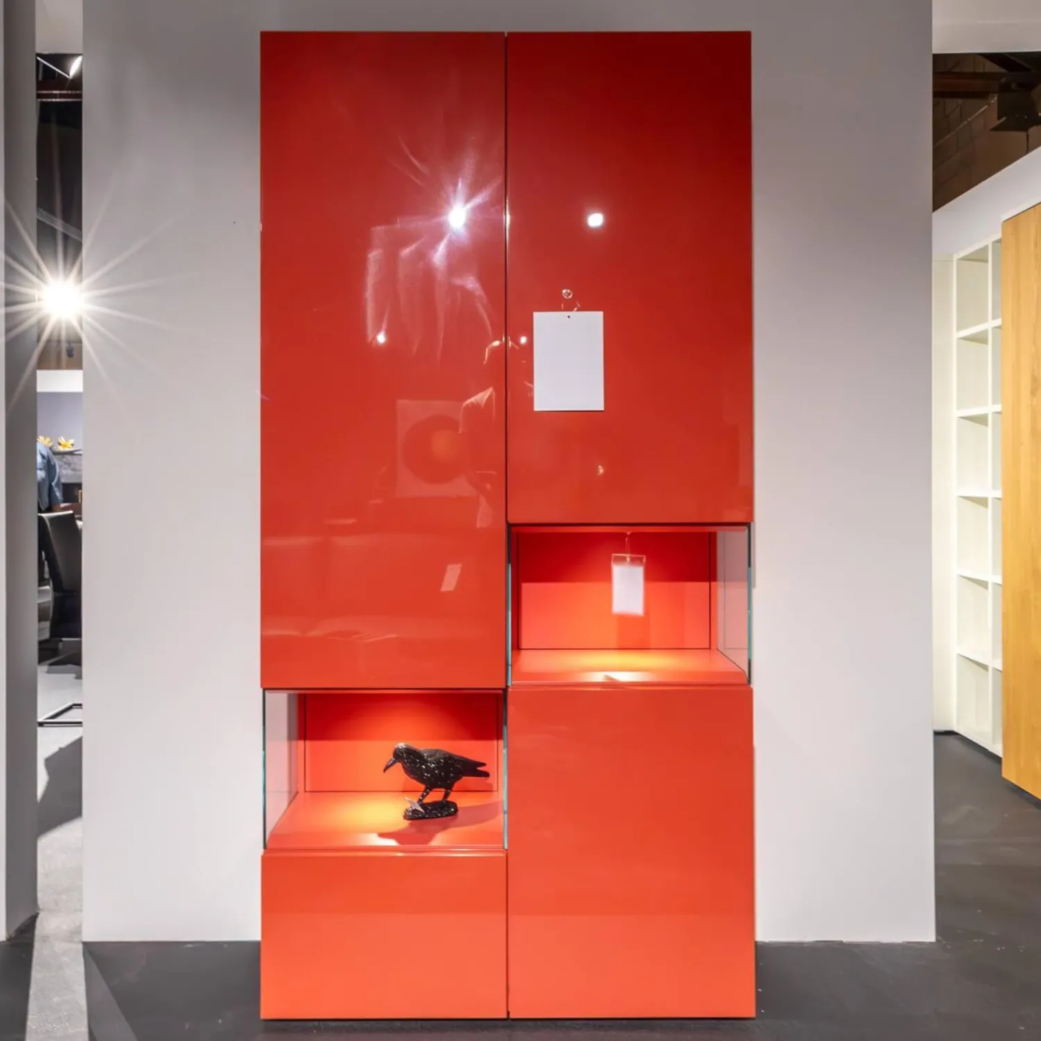 Hülsta Vitrinen & Highboards|Vitrine Neo Lack NCS Hochglanz Rot Inklusive Beleuchtung