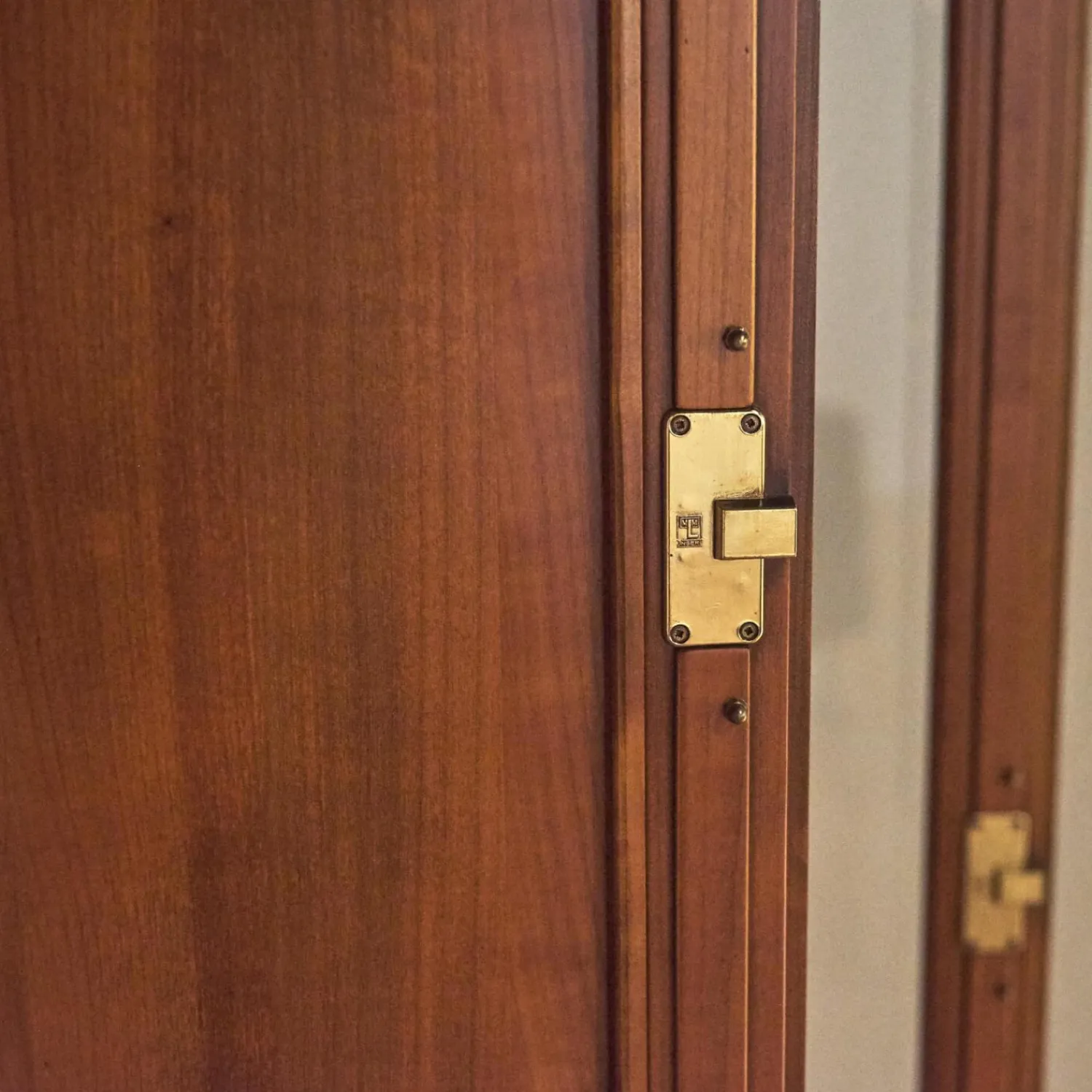 Form Exclusiv Vitrinen & Highboards|Vitrine Poesie Wildkirsche Poliert Mit Glaselementen