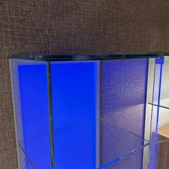 Dreieck Vitrinen & Highboards|Vitrine Solus In Optiwhite Klar Verschweißt Türknopf Und Stellfüße Aus Edelstahl Mit Beleuchtung