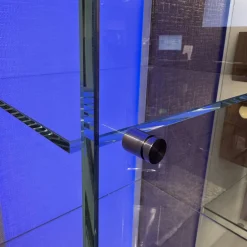 Dreieck Vitrinen & Highboards|Vitrine Solus In Optiwhite Klar Verschweißt Türknopf Und Stellfüße Aus Edelstahl Mit Beleuchtung