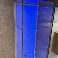 Dreieck Vitrinen & Highboards|Vitrine Solus In Optiwhite Klar Verschweißt Türknopf Und Stellfüße Aus Edelstahl Mit Beleuchtung