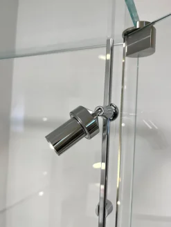 Dreieck Vitrinen & Highboards|Vitrine Solus Optiwhite Glas mit 5 fokussierbaren LED-Spots