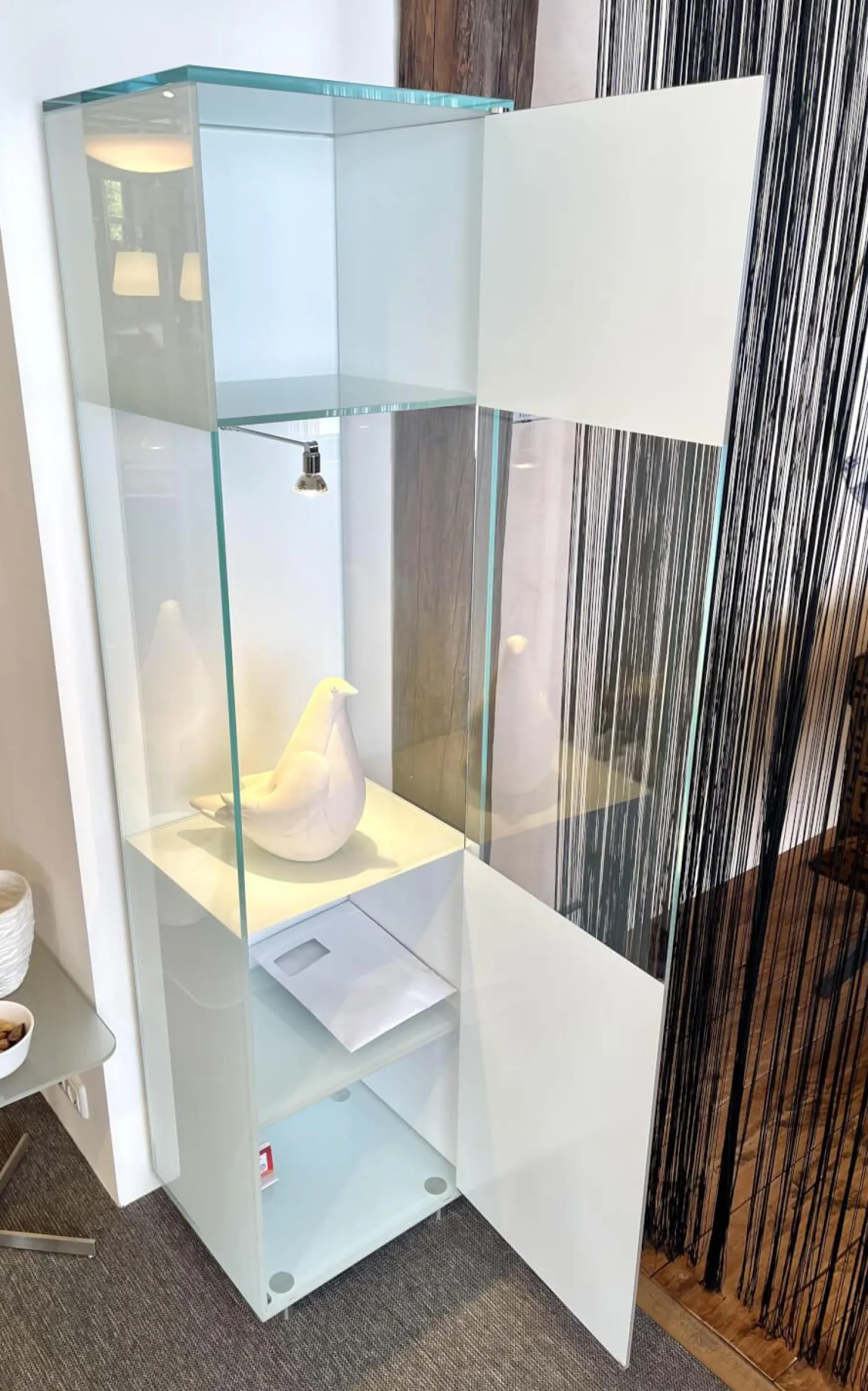 Dreieck Vitrinen & Highboards|Vitrine Solus Türen Optiwhiteglas Partiell Mit Colorlack Weiß Korpus Metallteile Edelstahl Mit LED Beleuchtung