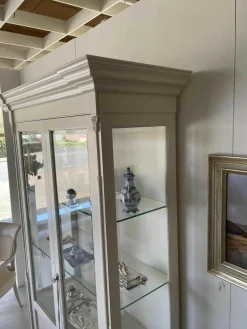 Küper Einrichtung Vitrinen & Highboards|Vitrine T Schleiflack Creme mit Facettenglas und Beleuchtung