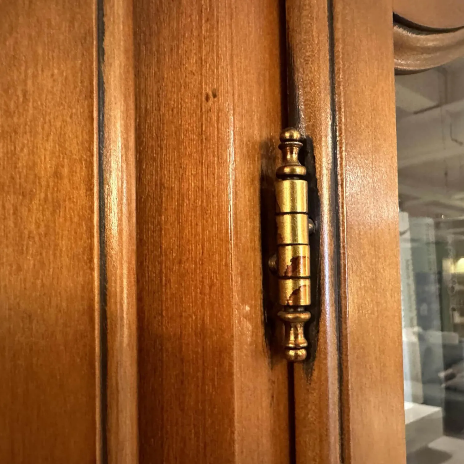 Selva Vitrinen & Highboards|Vitrine Verona 0792 Edelholz Kirschbaumfarbig Antikisiert