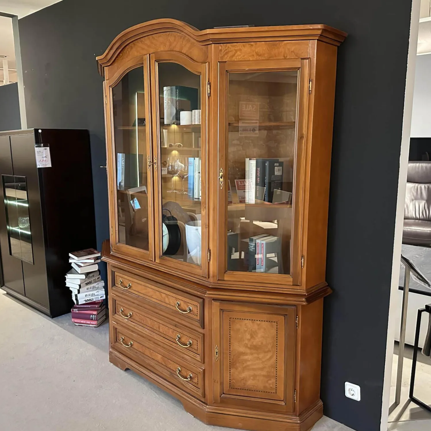 Selva Vitrinen & Highboards|Vitrine Verona 0792 Edelholz Kirschbaumfarbig Antikisiert
