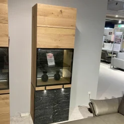 Voglauer Vitrinen & Highboards|Vitrine V-Rock Alteiche Rustiko Steinakzent Mit Steinrückwand Inklusive Beleuchtung