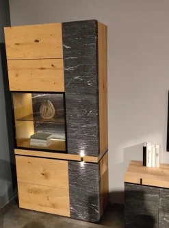Voglauer Vitrinen & Highboards|Vitrine V-Rock Alteiche Rustiko Gebürstet Steinakzent Alpengranit Schroff Schwarzgrau