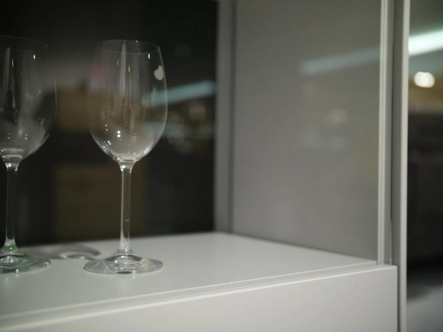 WK Wohnen Vitrinen & Highboards|Vitrine WK 419 Intono 62462 Lack Steingrau 407 Rückwand Lack Quarz- Lin