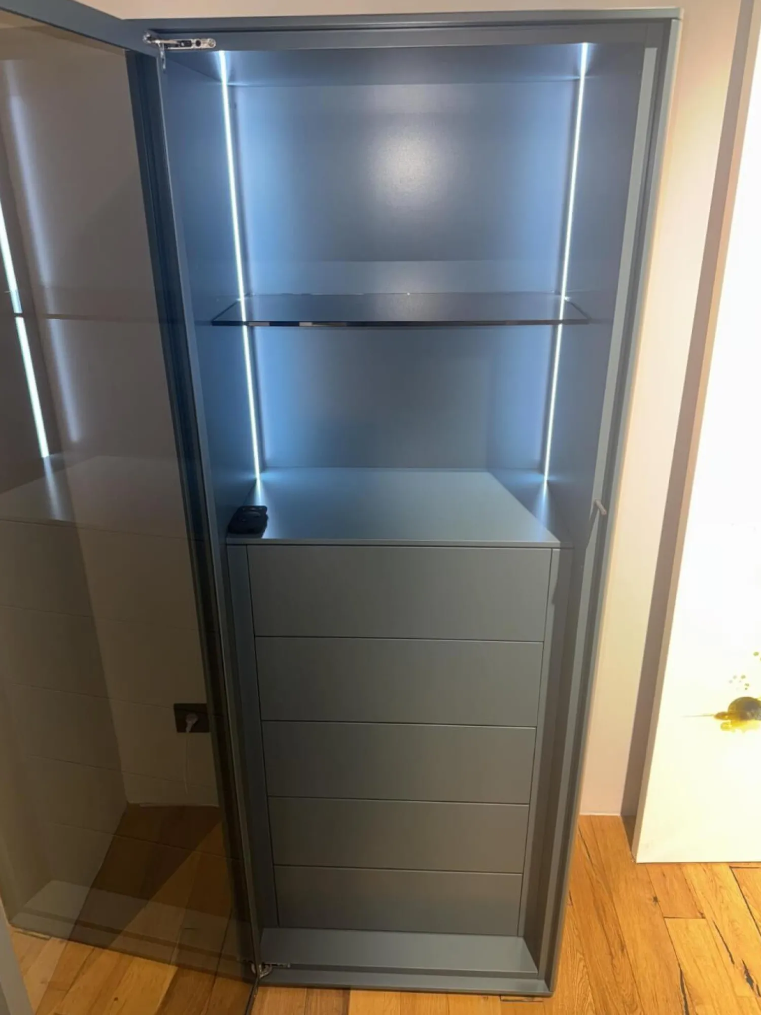 WK Wohnen Vitrinen & Highboards|Vitrine WK 418 Zola Glattlack Blaugrün 433 Glas Grau 091 Inklusive LED Beleuchtung Mit Fernbedienungen