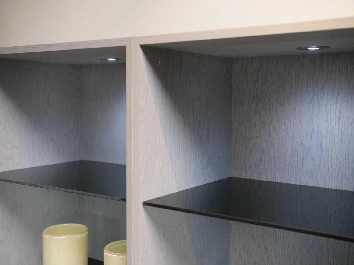 WK Wohnen Vitrinen & Highboards|Vitrinen WK 420 Viva 153 Eiche Grau Front In Rauchglas 436 Cosmos Schwarz Mit Push To Open Und Beleuchtung