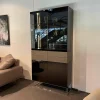 Kettnaker Vitrinen & Highboards|Vitrinenschrank KE Soma in Lack Schwarz Schubladen Eiche silbergrau mit Glasfach und Innenbeleuchtun