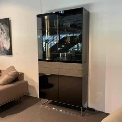 Kettnaker Vitrinen & Highboards|Vitrinenschrank KE Soma in Lack Schwarz Schubladen Eiche silbergrau mit Glasfach und Innenbeleuchtun
