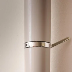 YOMEI Garderoben|Wandgarderobe Tube Akzente Leder Taupe 07 Braun Gestell Edelstahl Poliert