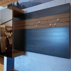 Voglauer Garderoben|Wandgarderobe V Orango In Wildeiche Rustiko Mit Gepolsterter Klappbarer Bank 5 Mit Vorsatzspiegel Und Einem Dielenschrank