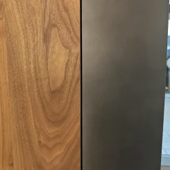 Riva1920 Vitrinen & Highboards|Weinkofferschrank Cambusa Nussbaum Massiv Front Rauchglas Rahmen Eisen Mit LED Beleuchtung