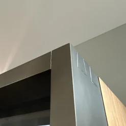 Riva1920 Vitrinen & Highboards|Weinkofferschrank Cambusa Nussbaum Massiv Front Rauchglas Rahmen Eisen Mit LED Beleuchtung