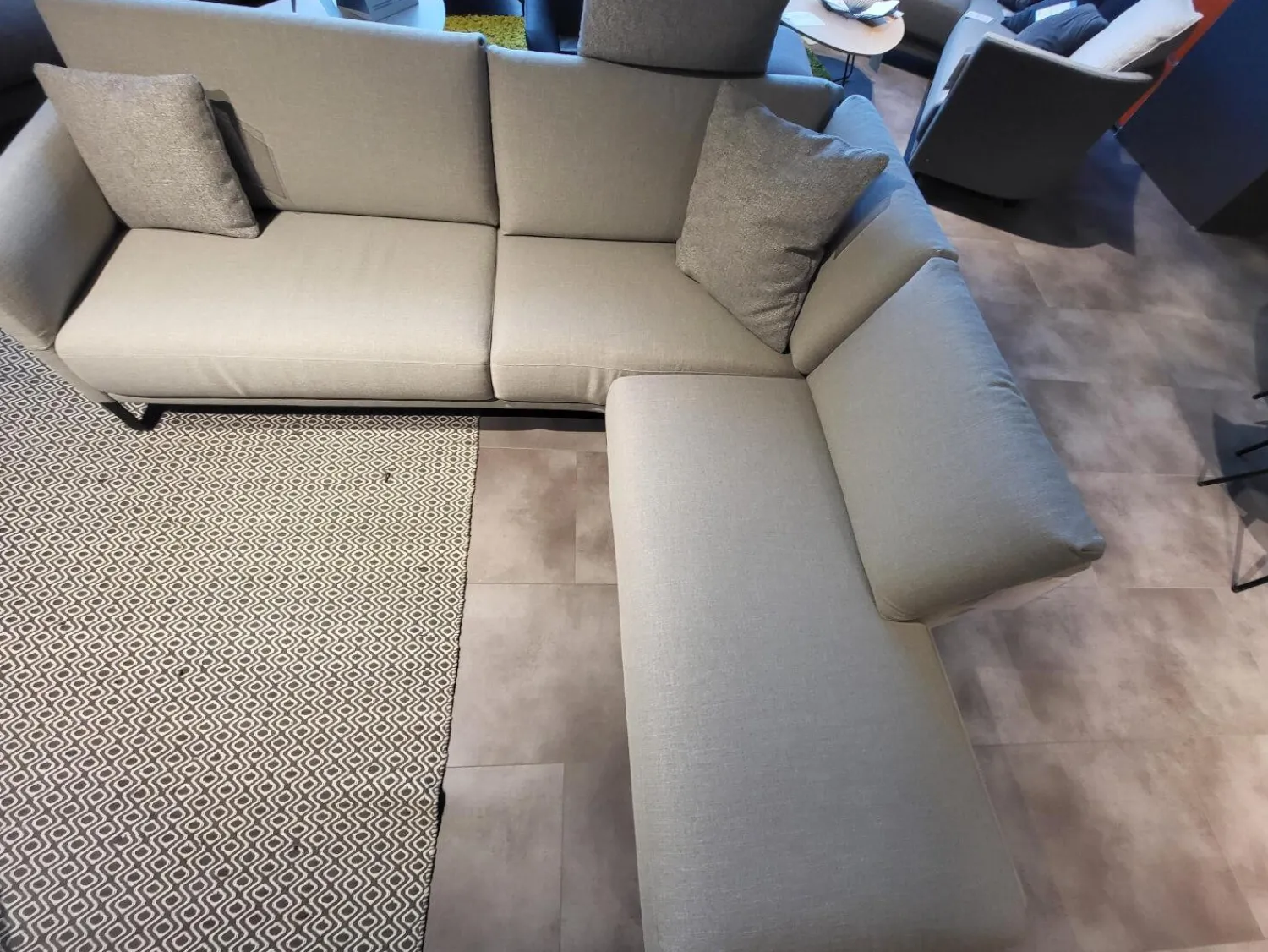 Rolf Benz Wohnlandschaften|Wohnlandschaft Cara Stoff 14.162 Steingrau Fuß Kufe Stahl Schwarz