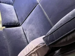 IP Design Wohnlandschaften|Wohnlandschaft Cube Lounge Stoff City Velvet Violett Füße Massivholz Schwarz Lackiert Mit Kopfstütze Und Kissen Inklusive Ablage