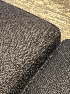 Minotti Wohnlandschaften|Wohnlandschaft Dylan Stoff Ginza Col. 09 Nero Schwarz Basis Leder Nabuk Kufen Zinnfarbig