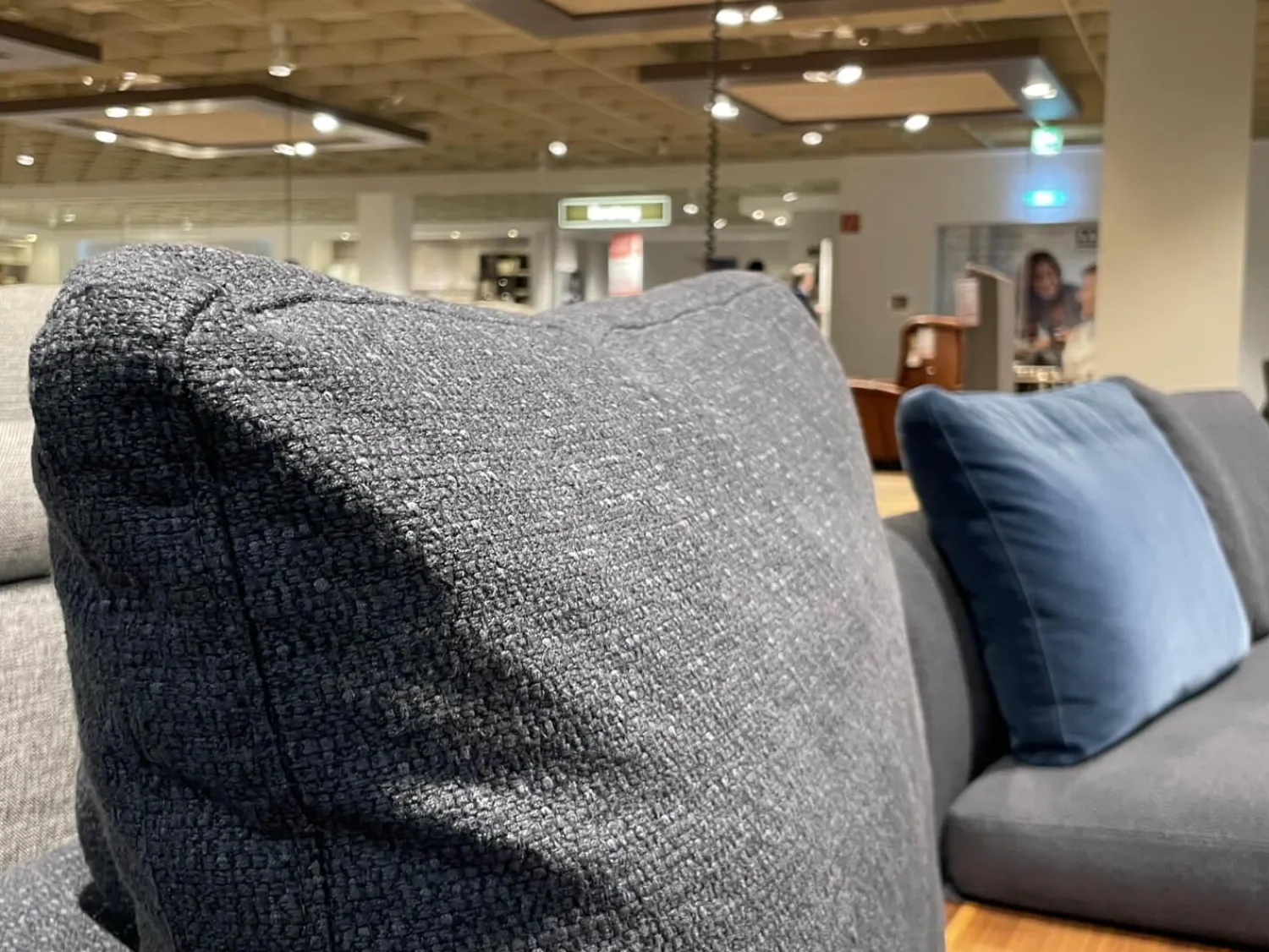 Rolf Benz Wohnlandschaften|Wohnlandschaft Kumo 555 Stoff 22 505 Schwarzblau Grau Gussfuß Matt Verkehrsschwarz Schwarz