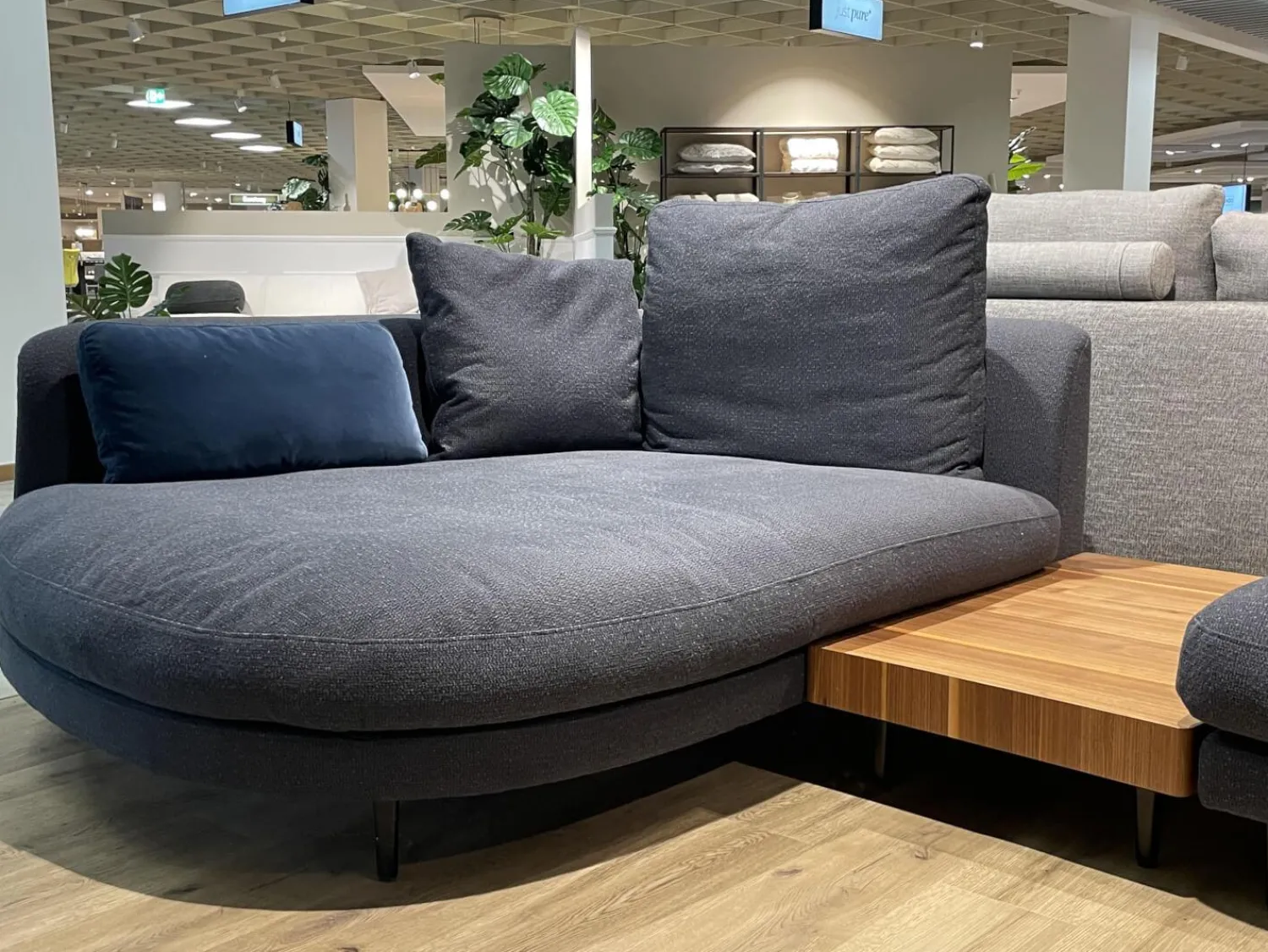 Rolf Benz Wohnlandschaften|Wohnlandschaft Kumo 555 Stoff 22 505 Schwarzblau Grau Gussfuß Matt Verkehrsschwarz Schwarz