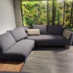 Rolf Benz Wohnlandschaften|Wohnlandschaft Kumo Stoff 17 705 Stahlblau Grau Fuß Aluminium Glatt RAL 9017 Verkehrsschwarz Mit Ablage Nussbaum Und Kissen