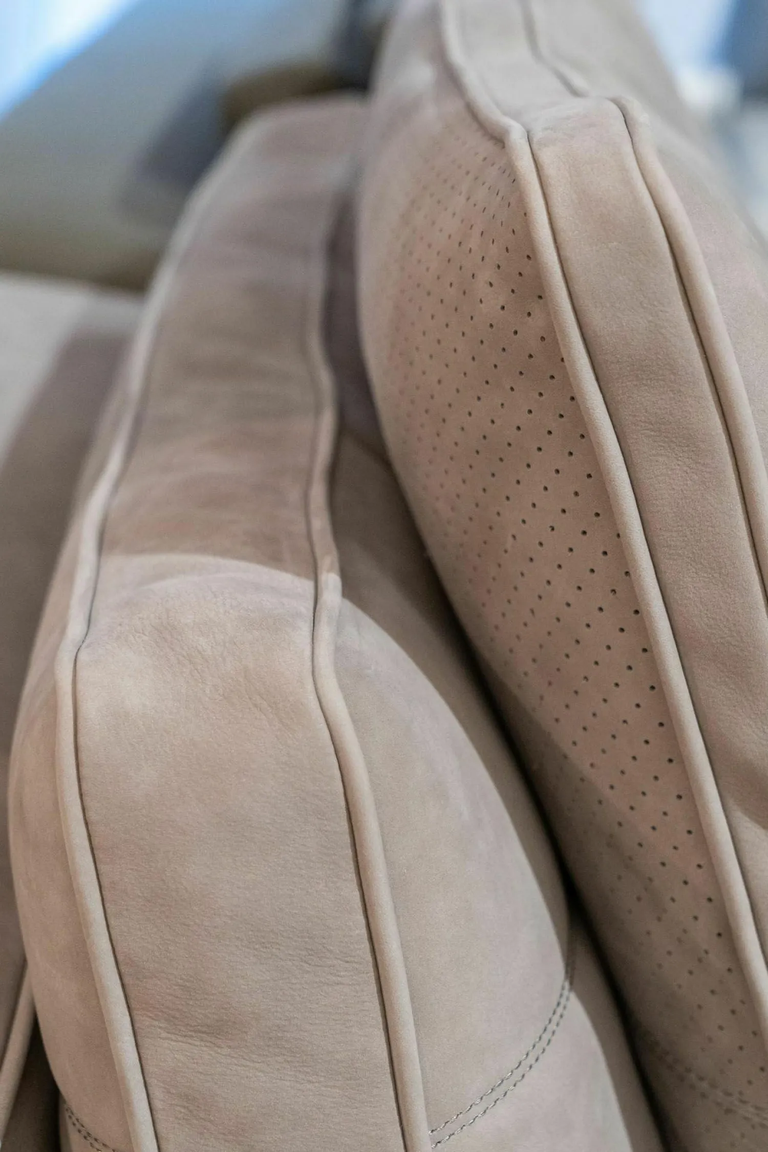 Minotti Wohnlandschaften|Wohnlandschaft Lawrence Clan Leder Nabuk 08 Tortora Braun Grau Stoff Aida 06 Peltro Braun Grau Stoff Hunt 21 Verde Olio Grau Grün Füße Massiveholz Grau