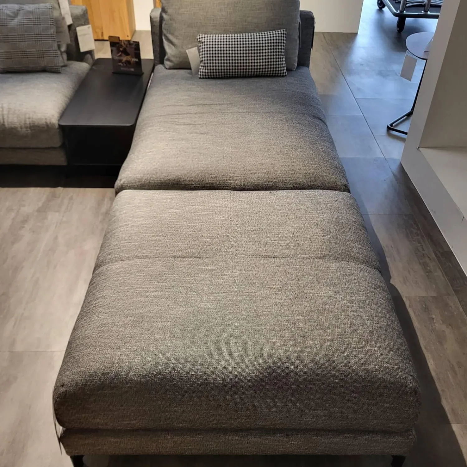 Rolf Benz Wohnlandschaften|Wohnlandschaft Nuvola Textilgewebe Schwarz Weiß Gemischt Fuß Aluminium Verkehrsschwarz RAL 9017 Lackiert Mit Kissen