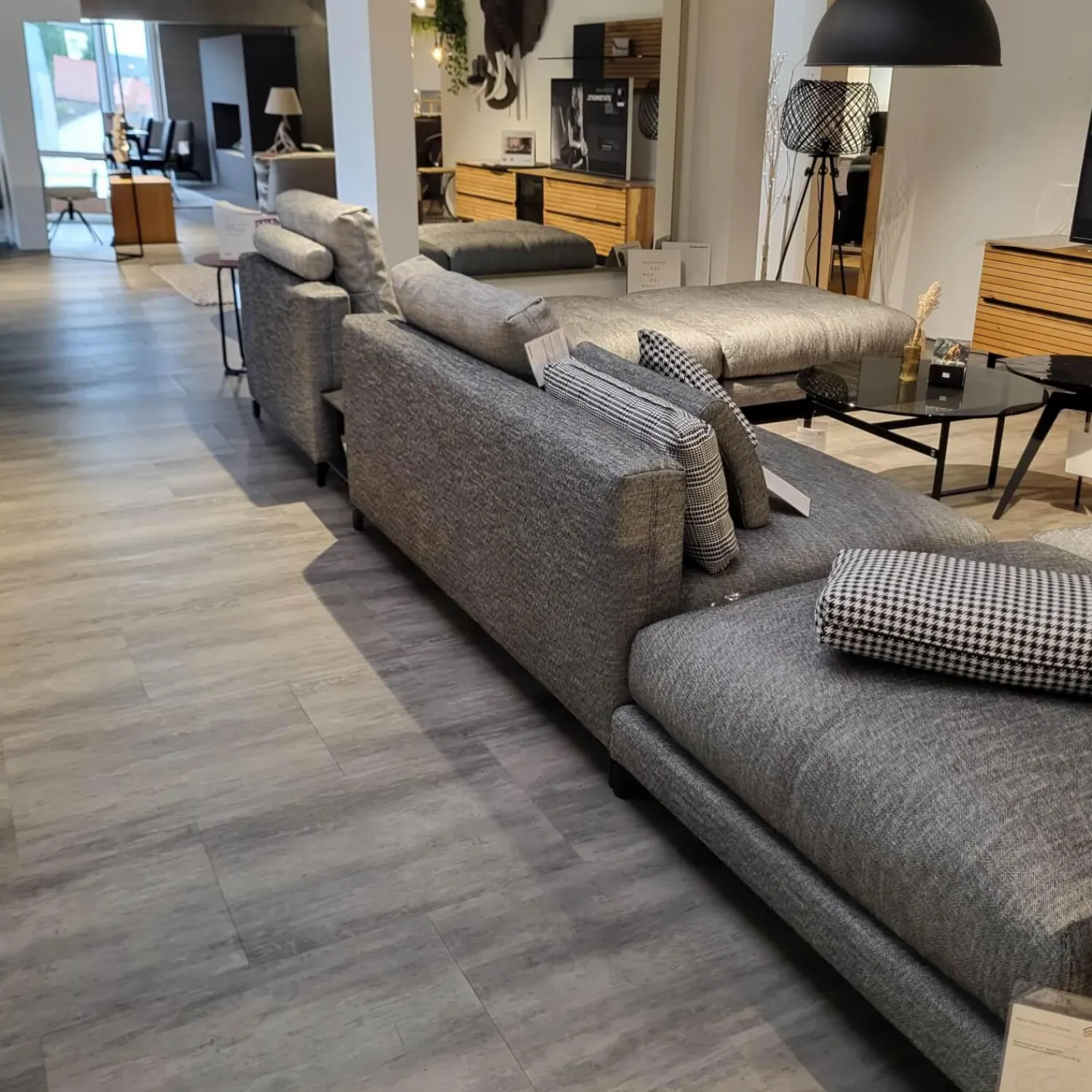 Rolf Benz Wohnlandschaften|Wohnlandschaft Nuvola Textilgewebe Schwarz Weiß Gemischt Fuß Aluminium Verkehrsschwarz RAL 9017 Lackiert Mit Kissen