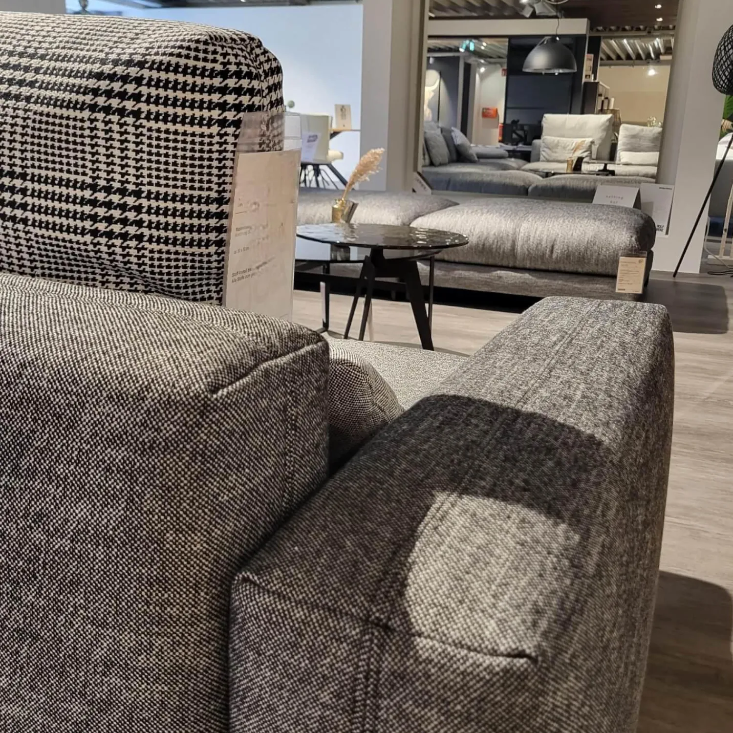 Rolf Benz Wohnlandschaften|Wohnlandschaft Nuvola Textilgewebe Schwarz Weiß Gemischt Fuß Aluminium Verkehrsschwarz RAL 9017 Lackiert Mit Kissen