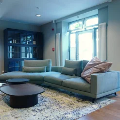 Molteni & C Wohnlandschaften|Wohnlandschaft Octave Bezug Stoff Wing WG243 Grau Grün Gestell Metall Zinnfarbig Lackiert Inklusive Kissen