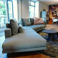 Molteni & C Wohnlandschaften|Wohnlandschaft Octave Bezug Stoff Wing WG243 Grau Grün Gestell Metall Zinnfarbig Lackiert Inklusive Kissen