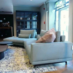 Molteni & C Wohnlandschaften|Wohnlandschaft Octave Bezug Stoff Wing WG243 Grau Grün Gestell Metall Zinnfarbig Lackiert Inklusive Kissen