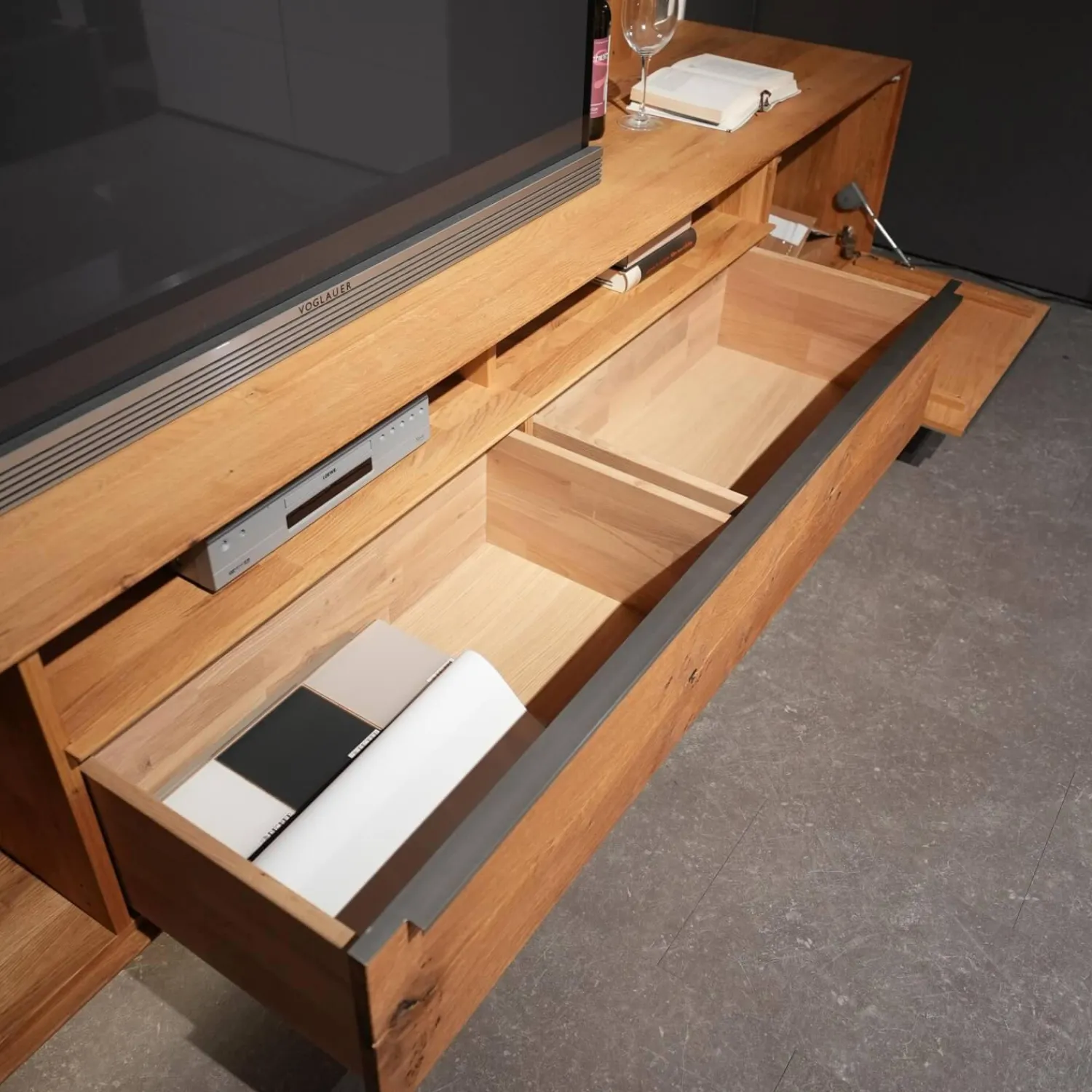 Decker Wohnwände & Tv-Lowboards|Wohnwand 2020 Asteiche Geölt Braun Glas Optiwhite Weiß