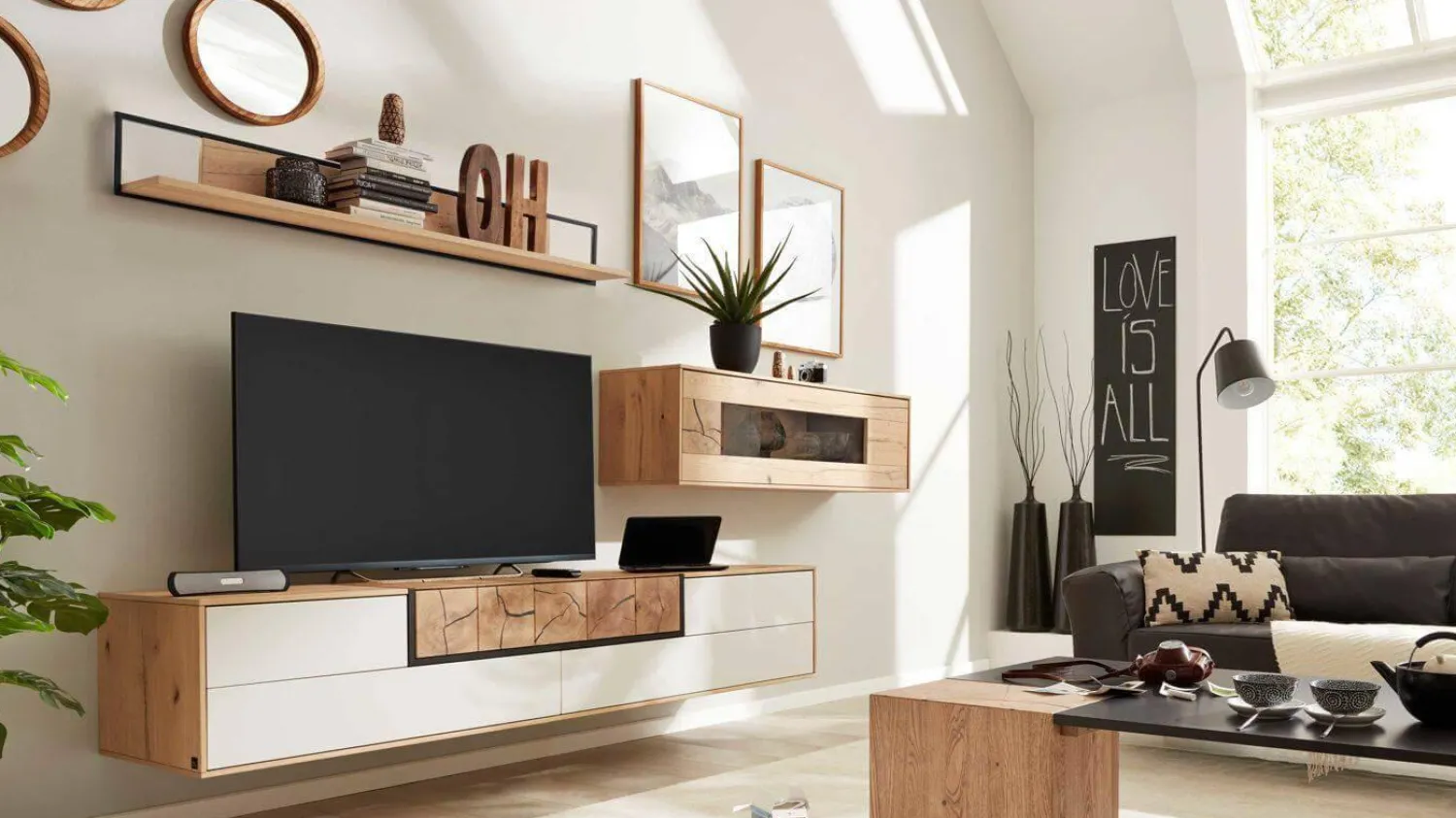 Die Hausmarke Wohnwände & Tv-Lowboards|Wohnwand 2106 Asteiche Hell Furniert Absetzung Mattlack Weiß Inklusive Beleuchtung