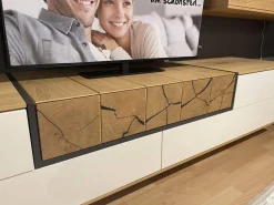 Die Hausmarke Wohnwände & Tv-Lowboards|Wohnwand 2106 Asteiche Hell Furniert Absetzung Mattlack Weiß Inklusive Beleuchtung