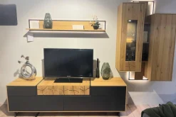 Die Hausmarke Wohnwände & Tv-Lowboards|Wohnwand 2106 Asteiche Hell Furniert Absetzung Mattlack Schiefer Anthrazit Inklusive LED Beleuchtung