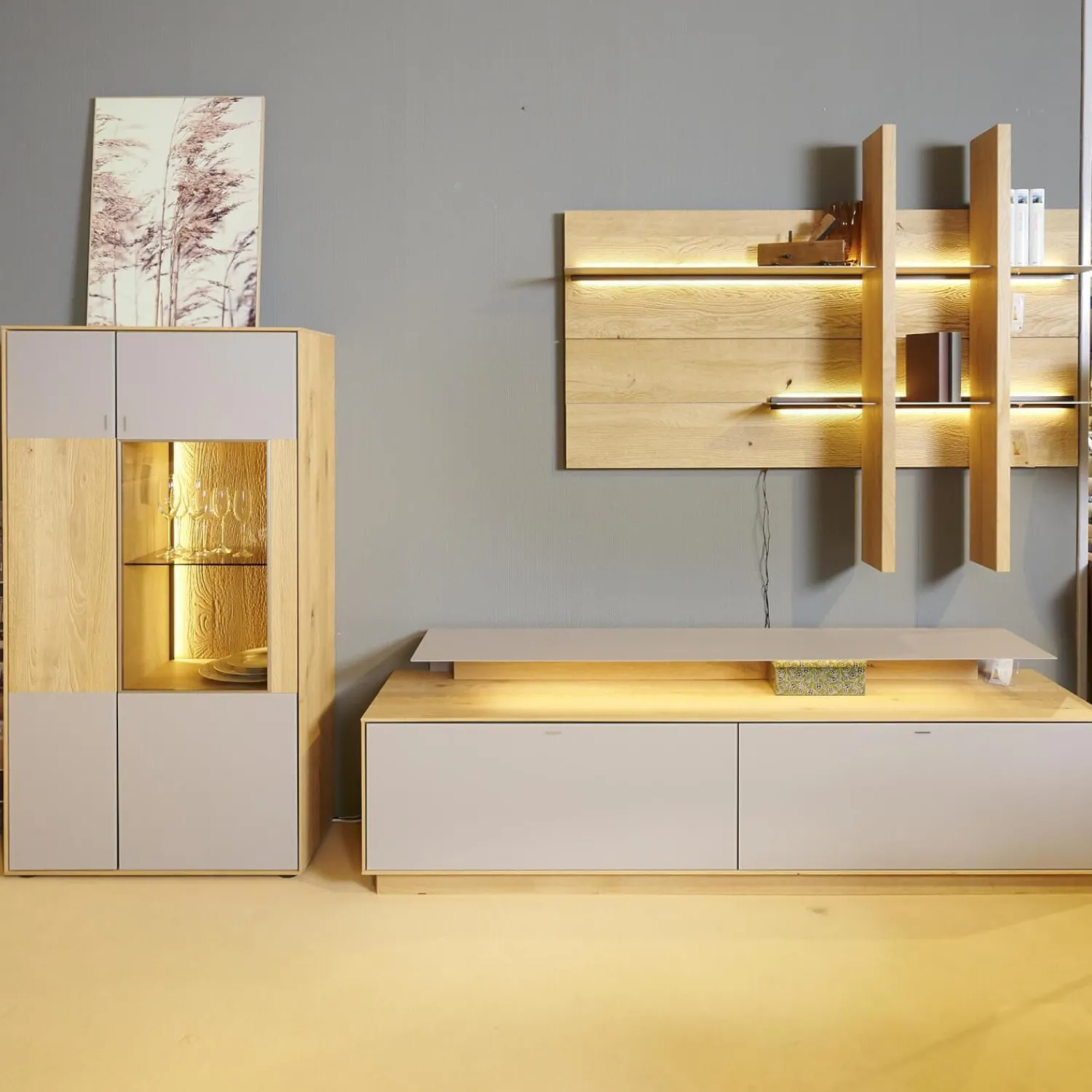 Hartmann Wohnwände & Tv-Lowboards|Wohnwand 2001 Kerneiche Natur Gebürstet Absetzungen Mattglas Naturgrau Mit Beleuchtung