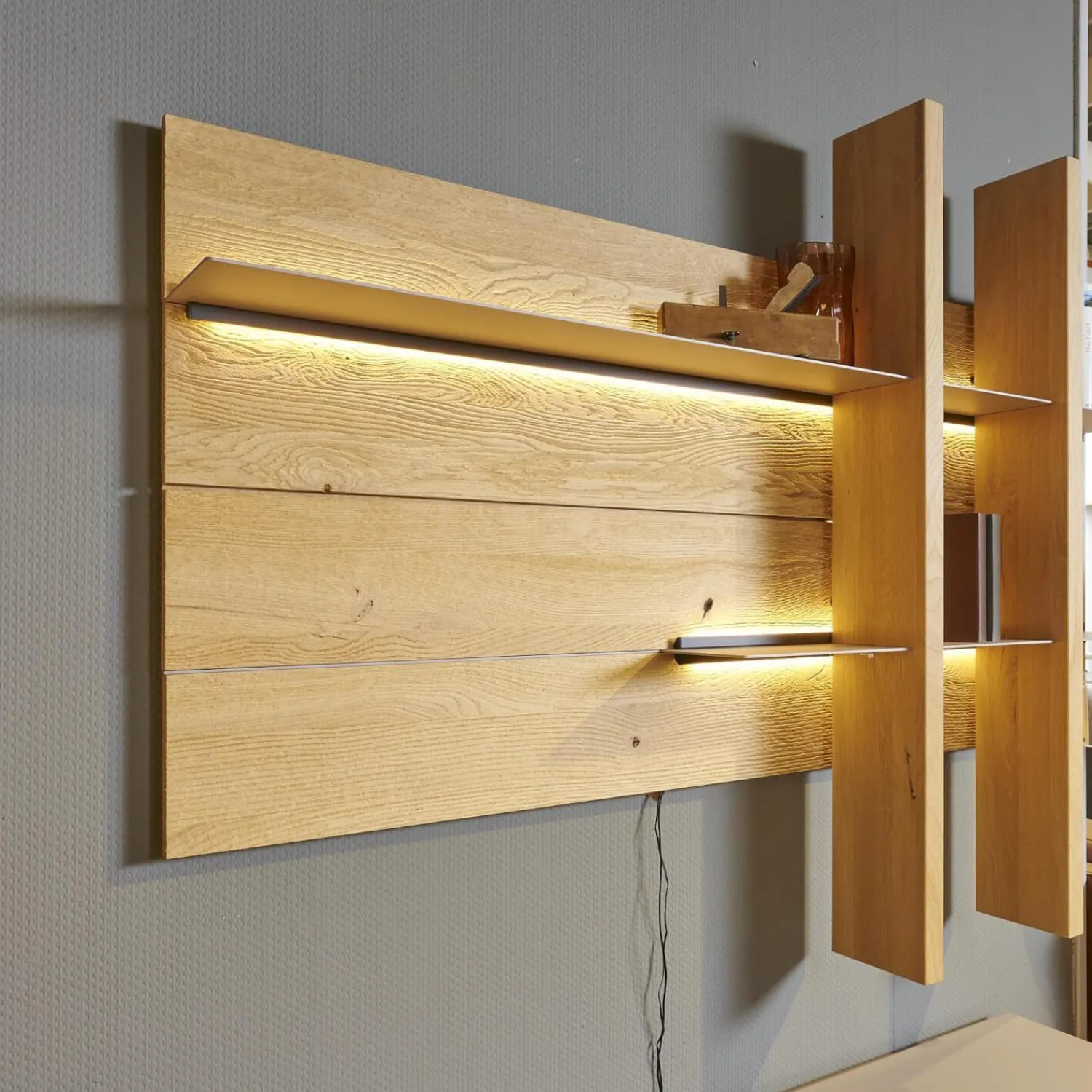 Hartmann Wohnwände & Tv-Lowboards|Wohnwand 2001 Kerneiche Natur Gebürstet Absetzungen Mattglas Naturgrau Mit Beleuchtung