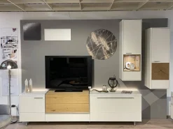 Die Hausmarke Wohnwände & Tv-Lowboards|Wohnwand 2102 Mattlack Kristallweiß Absetzung Asteiche Hell Furniert Inklusive Beleuchtung Mit Fernbedienung