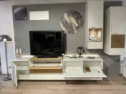 Die Hausmarke Wohnwände & Tv-Lowboards|Wohnwand 2102 Mattlack Kristallweiß Absetzung Asteiche Hell Furniert Inklusive Beleuchtung Mit Fernbedienung