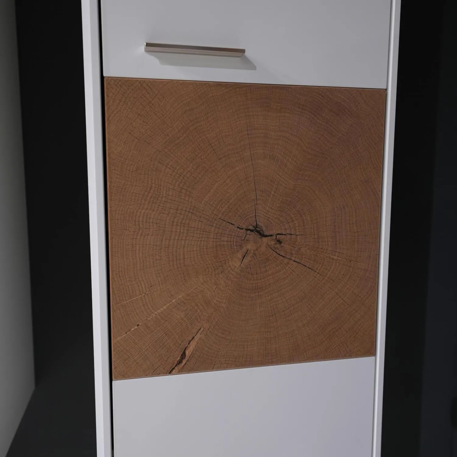 Die Hausmarke Wohnwände & Tv-Lowboards|Wohnwand 2102 Mit Sideboard Und 2 Hängevitrinen Mattlack Weiß Matt Asteiche Hell Furniert