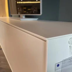 Hartmann Wohnwände & Tv-Lowboards|Wohnwand Benjo 7720W V20 Kerneiche Umato Sägerau Gebürstet Applikation Lack Weiß Mit Beleuchtung