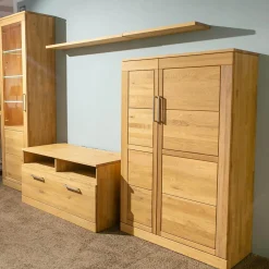 Wimmer Wohnwände & Tv-Lowboards|Wohnwand Casera 16 Rustikale Asteiche Hartwachsöl Bianco Geschliffen Klarglas Metallgriff Nickelfarbig Gebürstet Inklusive LED Beleuchtung